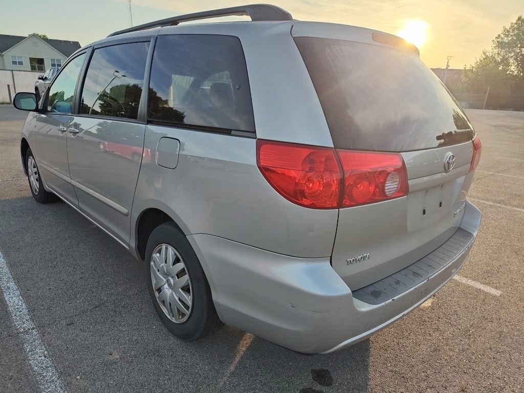 Used 2010 Toyota Sienna LE FWD image 5