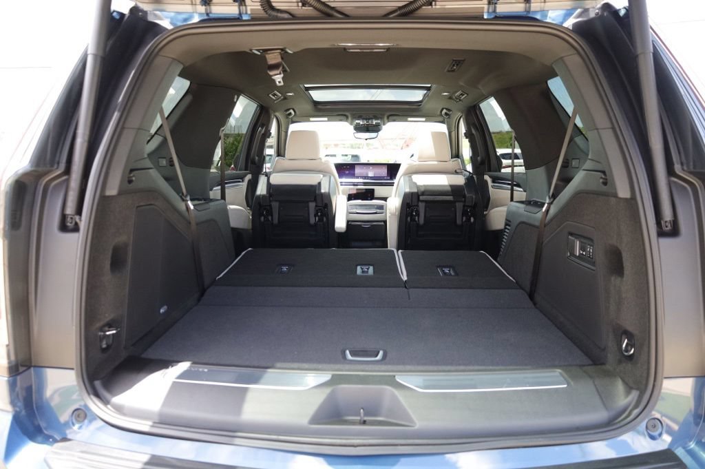 Used 2026 Cadillac Escalade Sport RWD image 42
