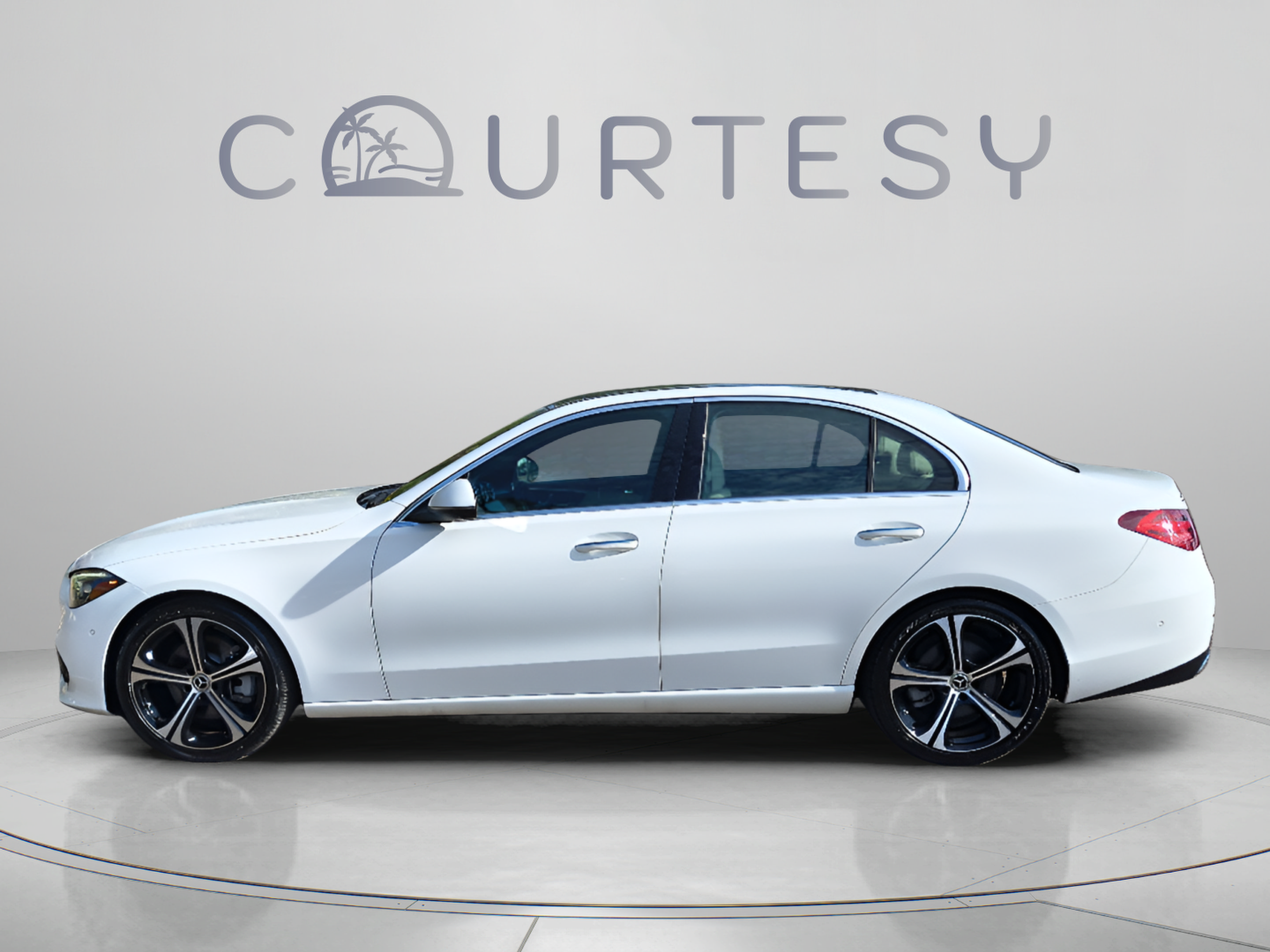 Used 2023 Mercedes-Benz C 300 Sedan image 2