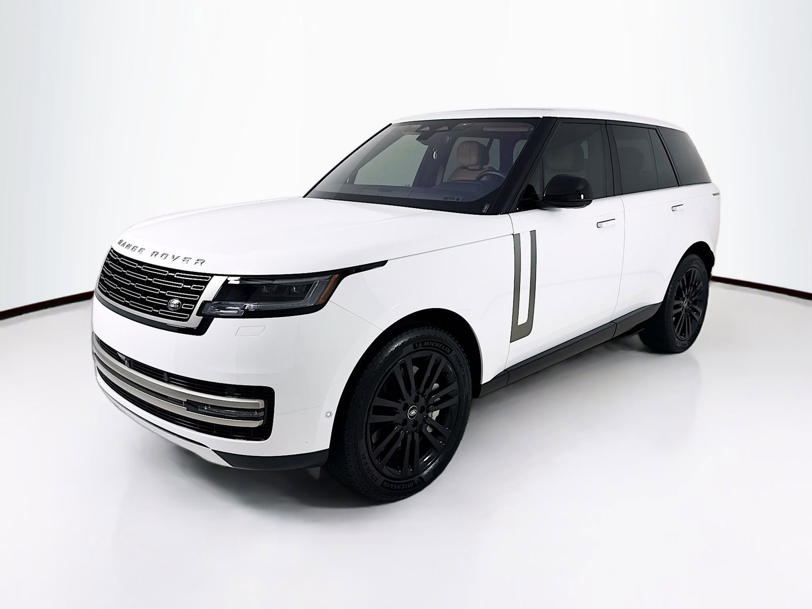 Used 2023 Land Rover Range Rover SE image 3