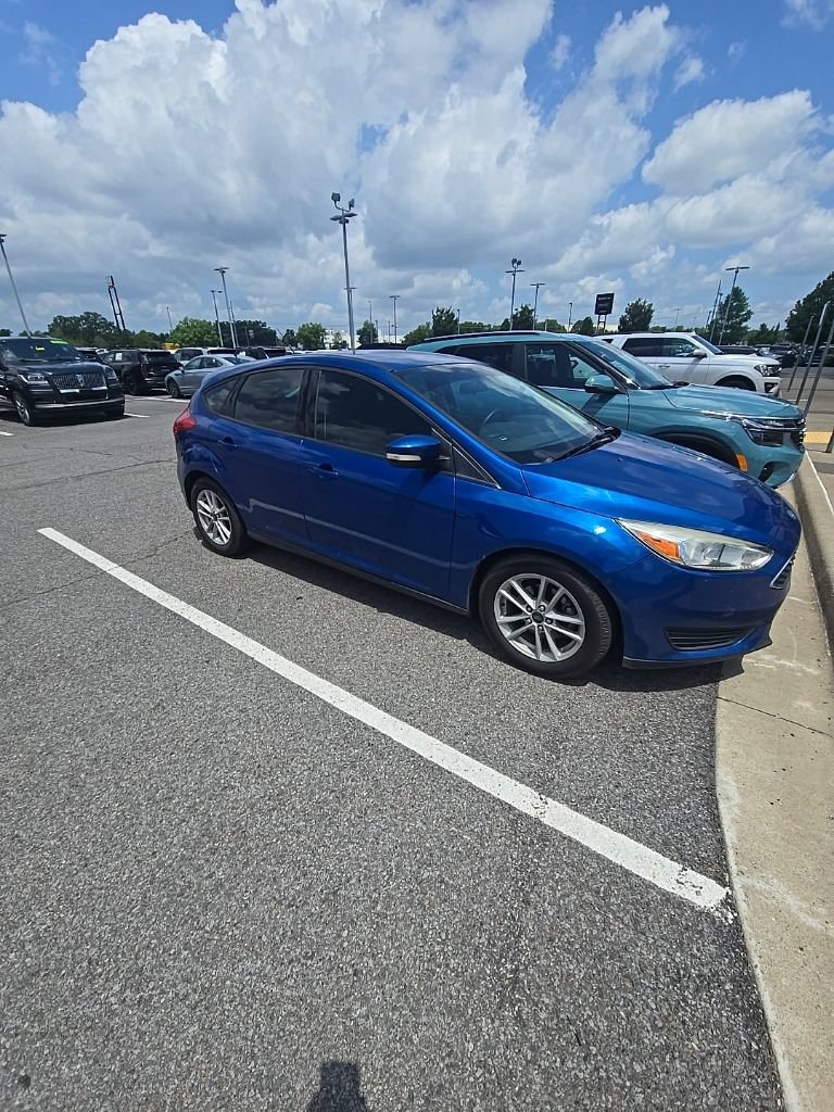 Used 2018 Ford Focus SE w/ Cold Weather Package FWD image 2
