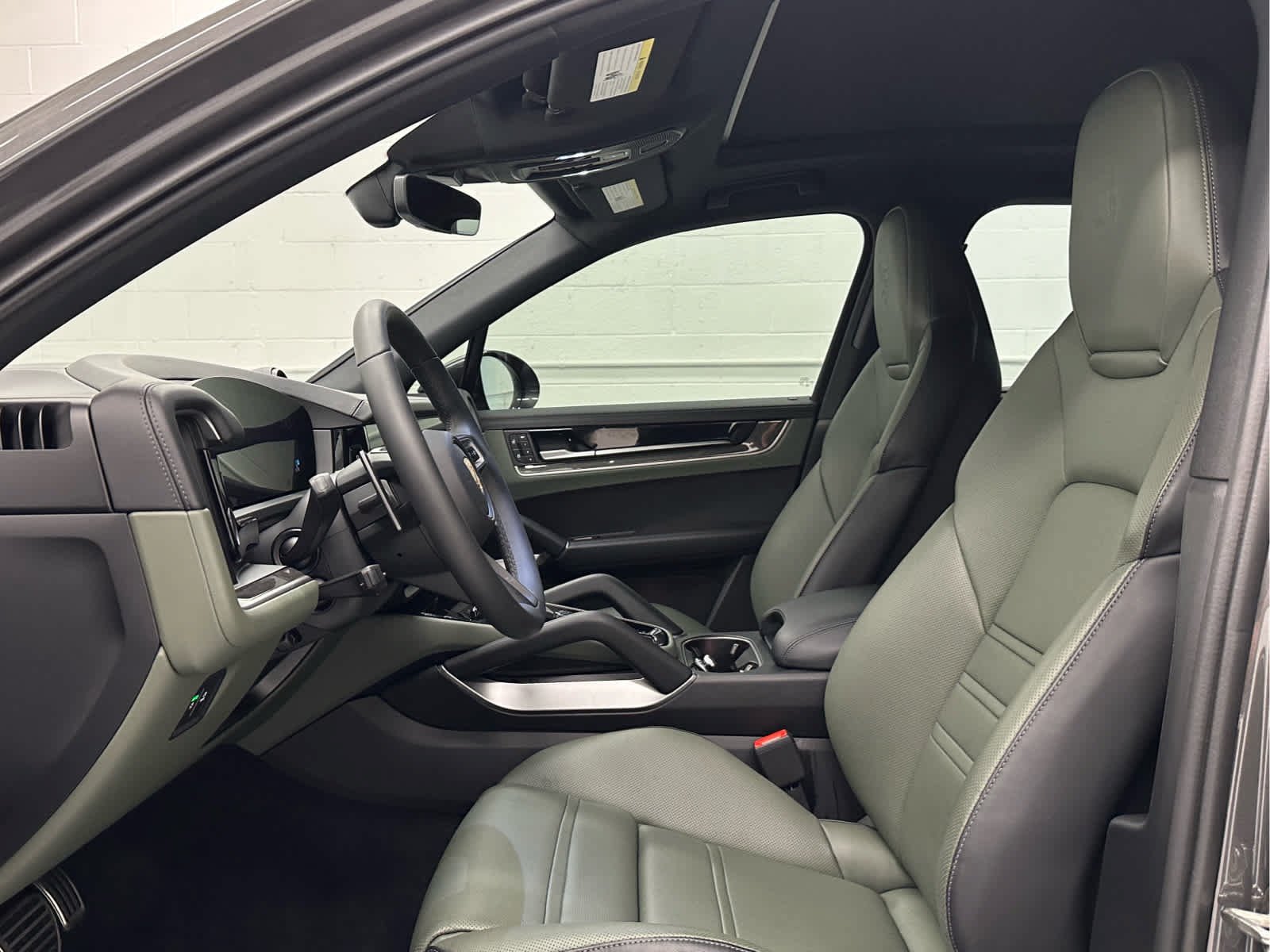 Used 2025 Porsche Cayenne S AWD/4WD image 11