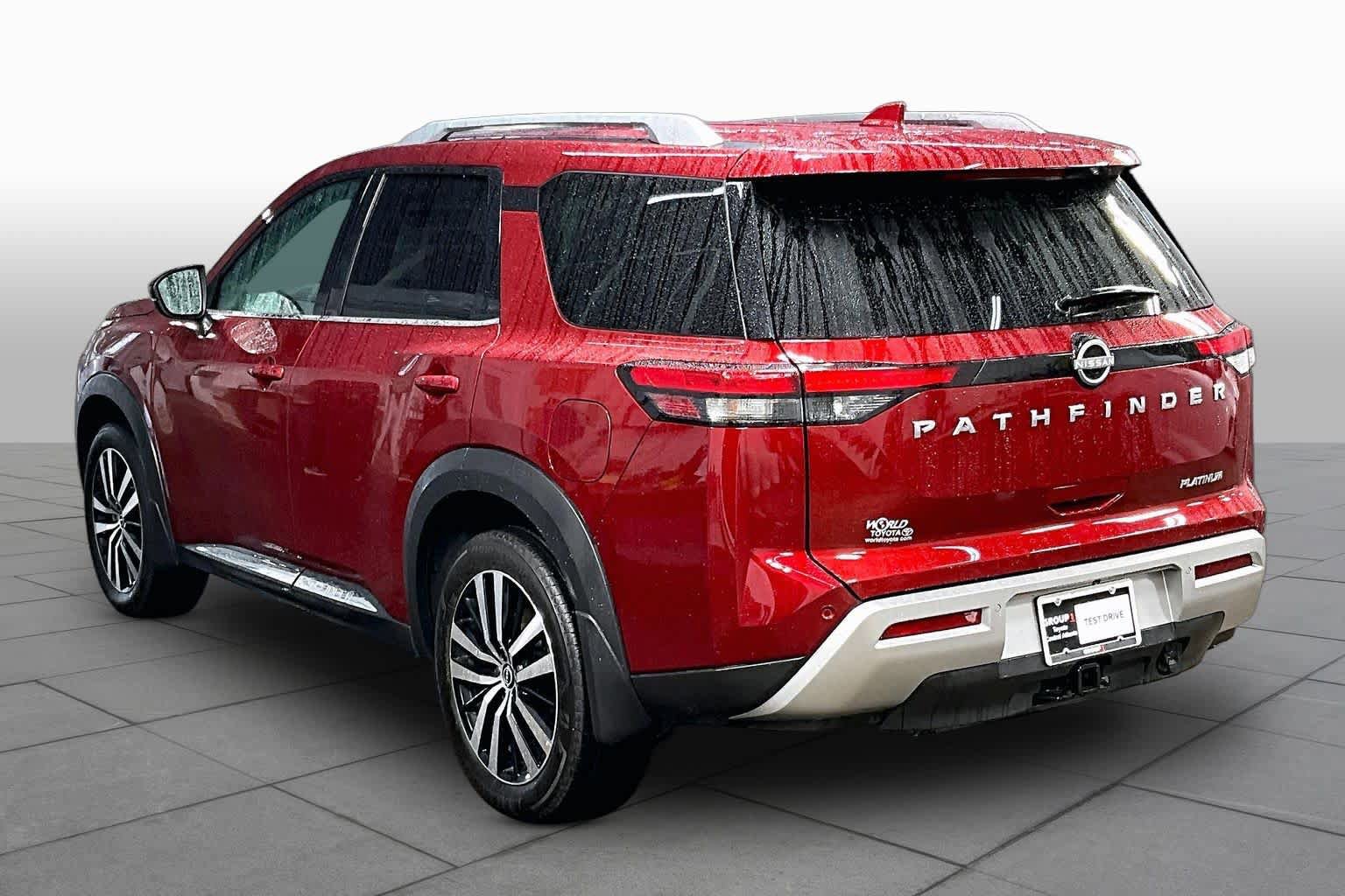 Used 2025 Nissan Pathfinder Platinum FWD image 12
