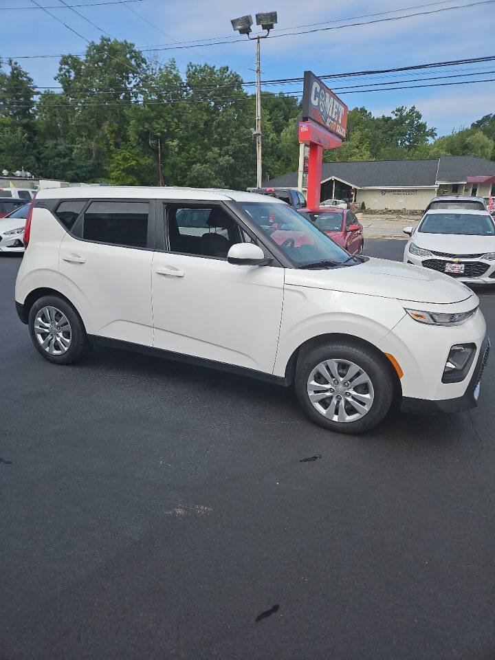 Used 2021 Kia Soul LX FWD image 2