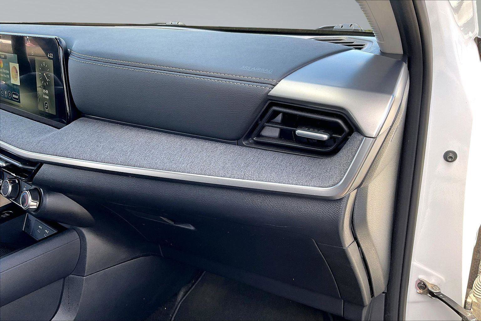 Certified 2025 Nissan Kicks SV FWD image 18