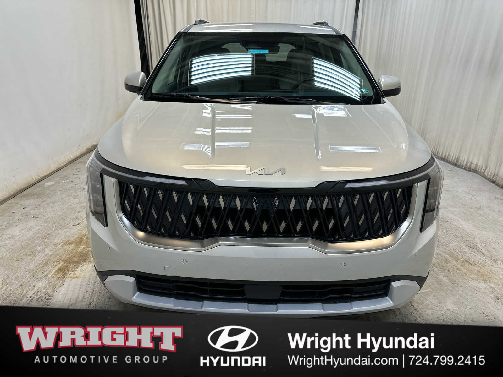 Used 2025 Kia Carnival EX FWD image 2