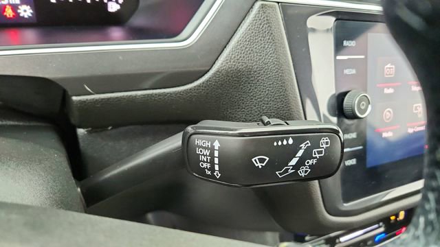 Used 2023 Volkswagen Tiguan SE R-Line image 45