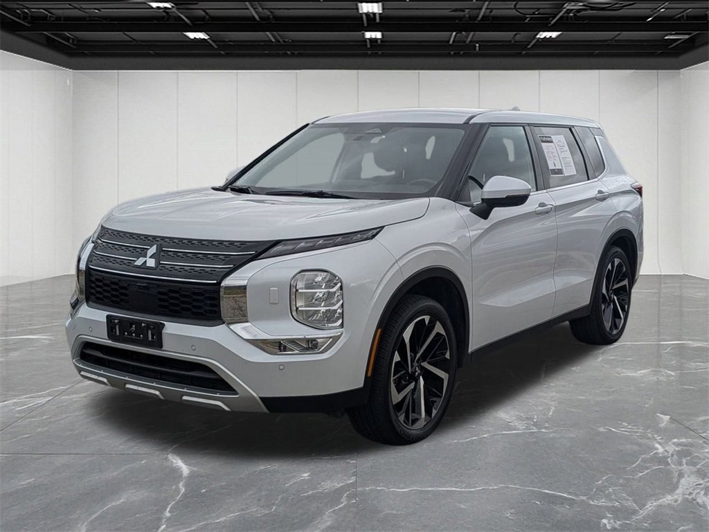 Used 2024 Mitsubishi Outlander SE