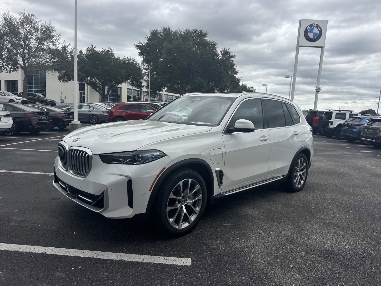 Used 2024 BMW X5 xDrive50e image 8