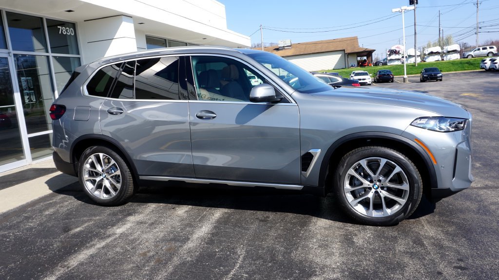 Used 2026 BMW X5 xDrive50e AWD/4WD image 4