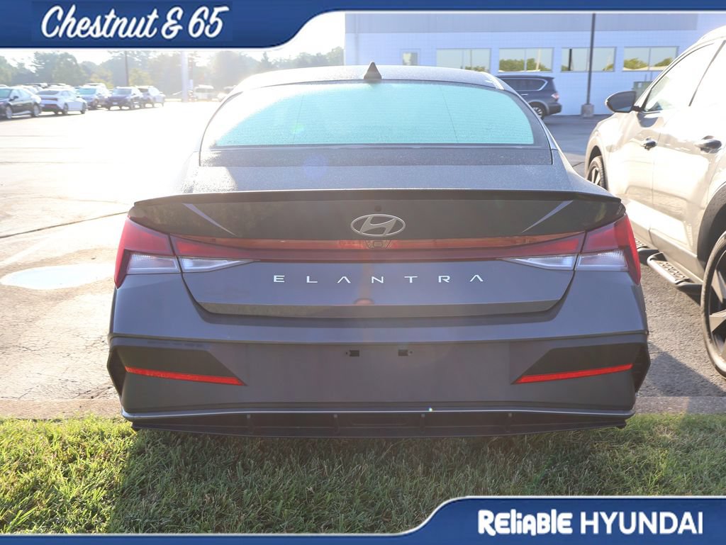 Used 2025 Hyundai Elantra Sport FWD image 18