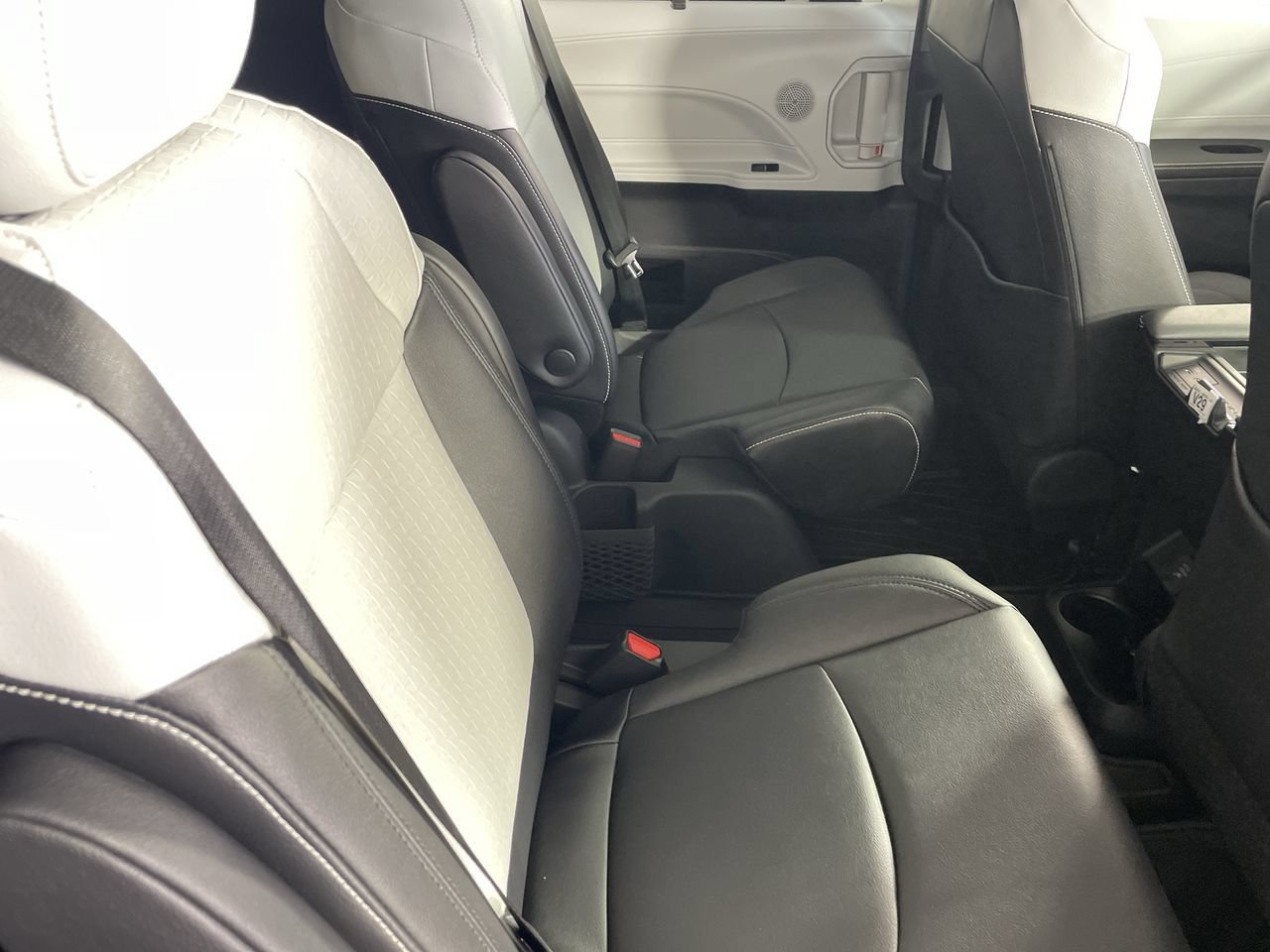 New 2026 Toyota Sienna XSE FWD image 25