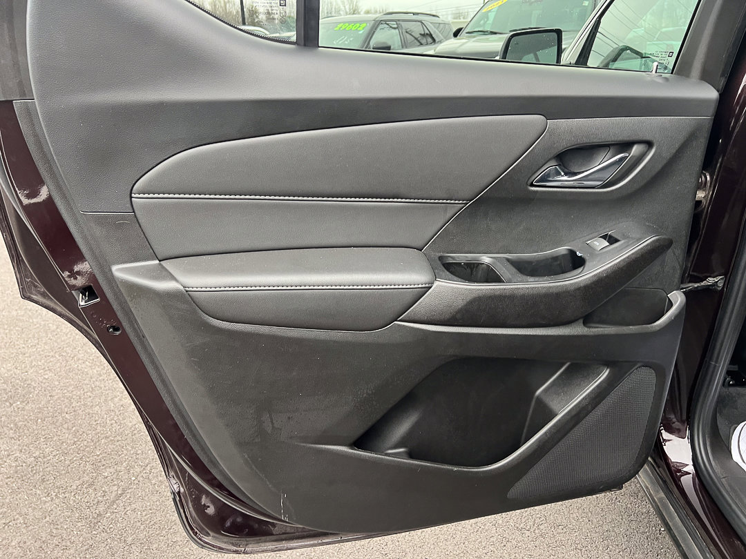 Used 2023 Chevrolet Traverse LT image 27