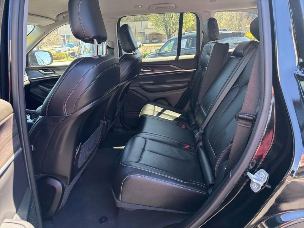 Certified 2023 Jeep Grand Cherokee Limited w/ Trailer Tow Prep Group (B) image 21