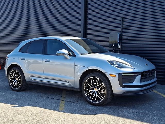 Certified 2026 Porsche Macan AWD/4WD image 9