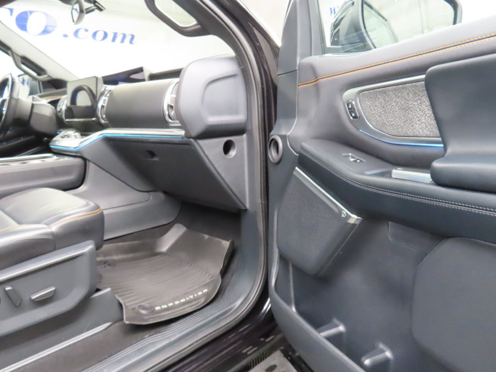 Used 2025 Ford Expedition Tremor AWD/4WD image 32