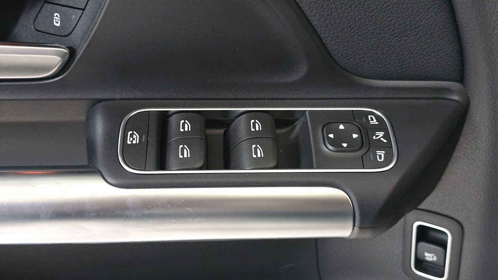 Used 2025 Mercedes-Benz GLA 250 image 54