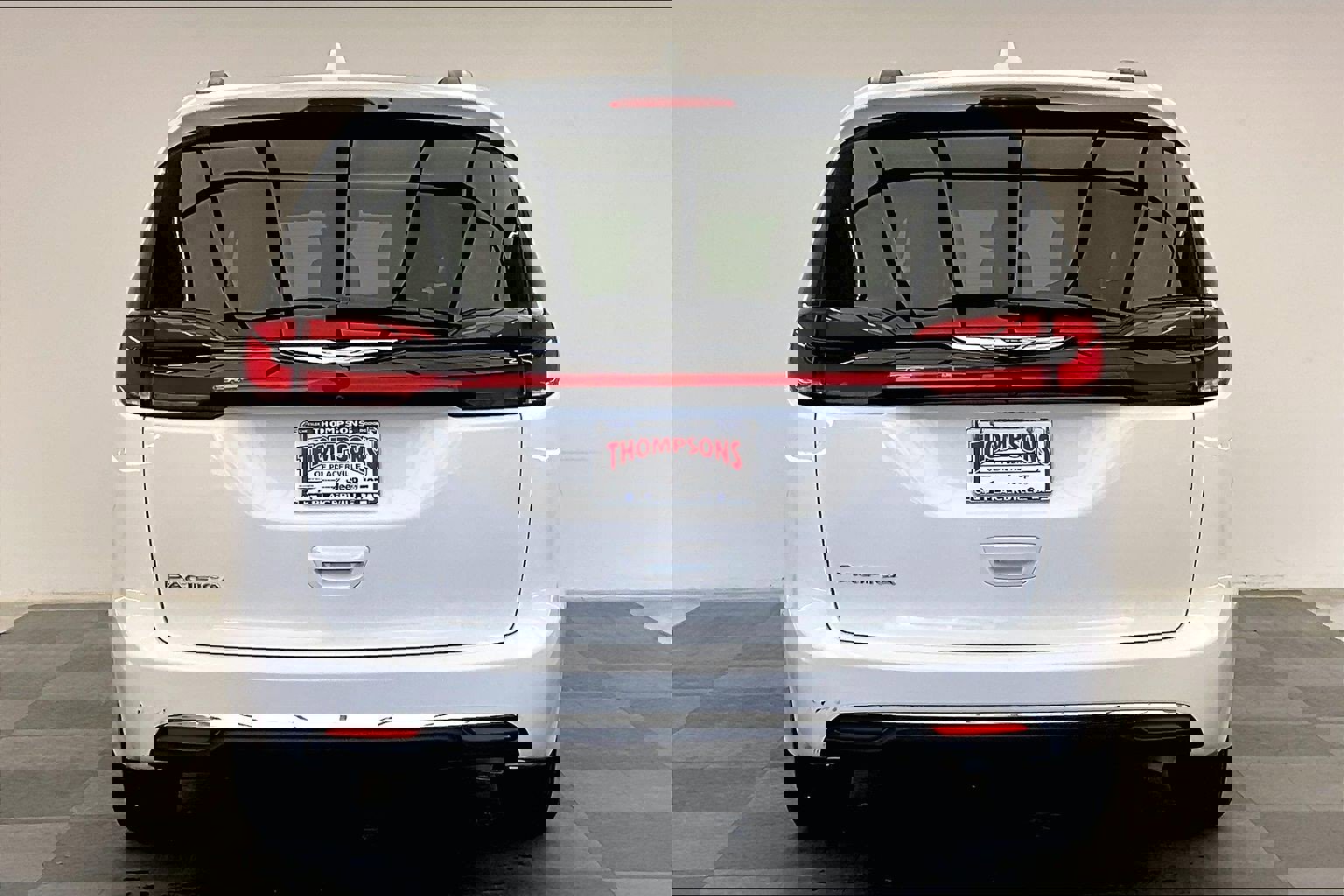 Used 2022 Chrysler Pacifica Touring-L image 3