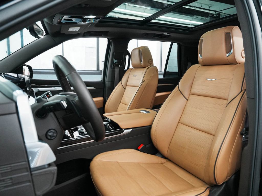 Used 2025 Cadillac Escalade Premium Luxury w/ LPO, Floor Liner Package AWD/4WD image 27