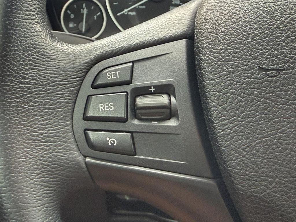 Used 2018 BMW 320i xDrive Sedan AWD/4WD image 13