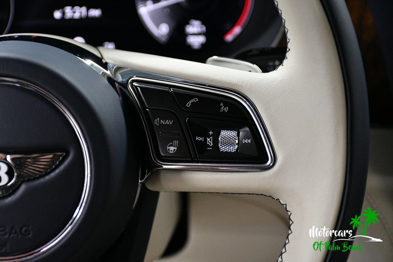 Used 2023 Bentley Bentayga AWD/4WD image 46