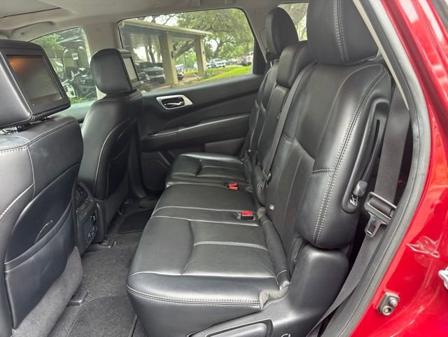 Used 2017 Nissan Pathfinder Platinum w/ Family Entertainment Package AWD/4WD image 6