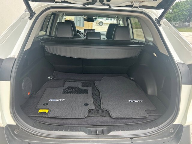 Used 2022 Toyota RAV4 XLE Premium FWD image 9