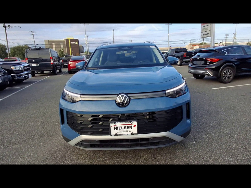 Used 2026 Volkswagen Tiguan SE AWD/4WD image 3