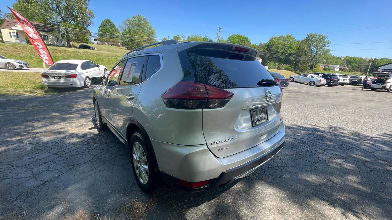 Used 2018 Nissan Rogue SV w/ Sun & Sound Touring Package image 6