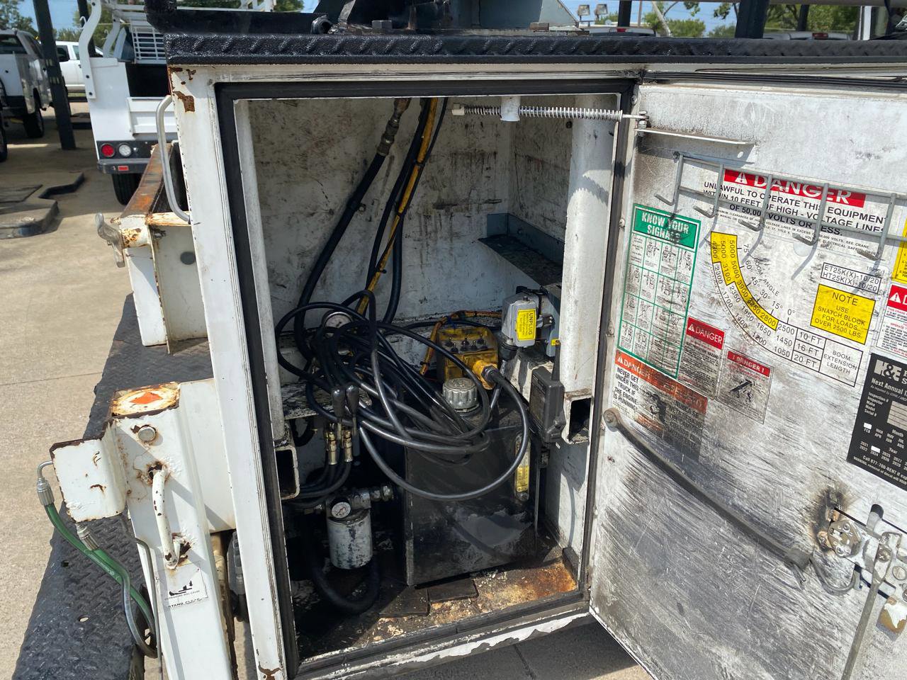 Used 2017 Ford F550 2WD Regular Cab Super Duty image 31