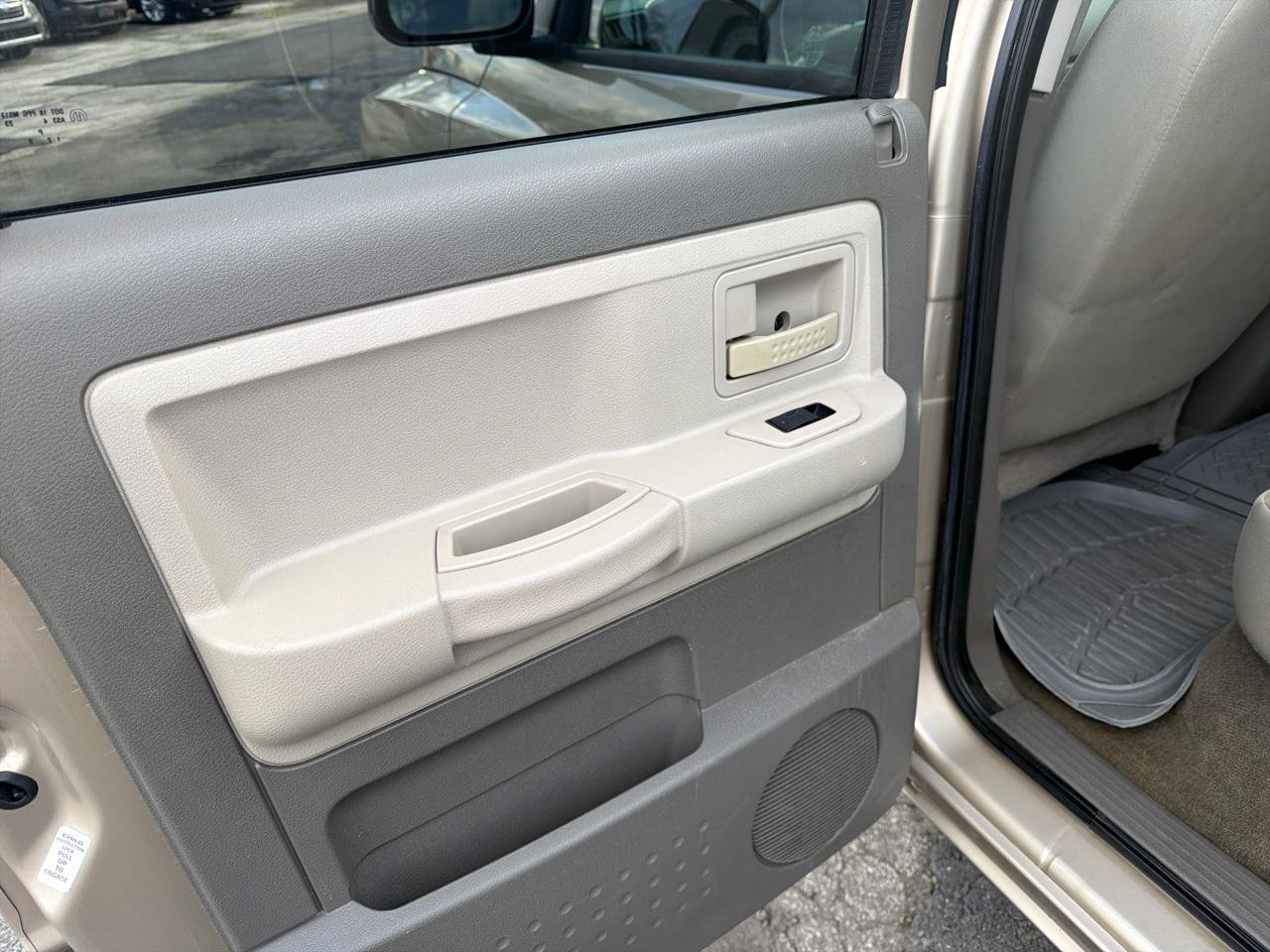 Used 2005 Dodge Dakota SLT image 21