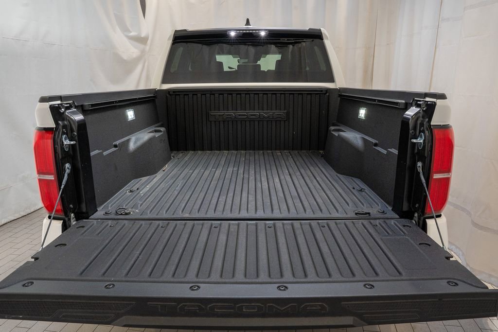 Used 2025 Toyota Tacoma SR5 image 5