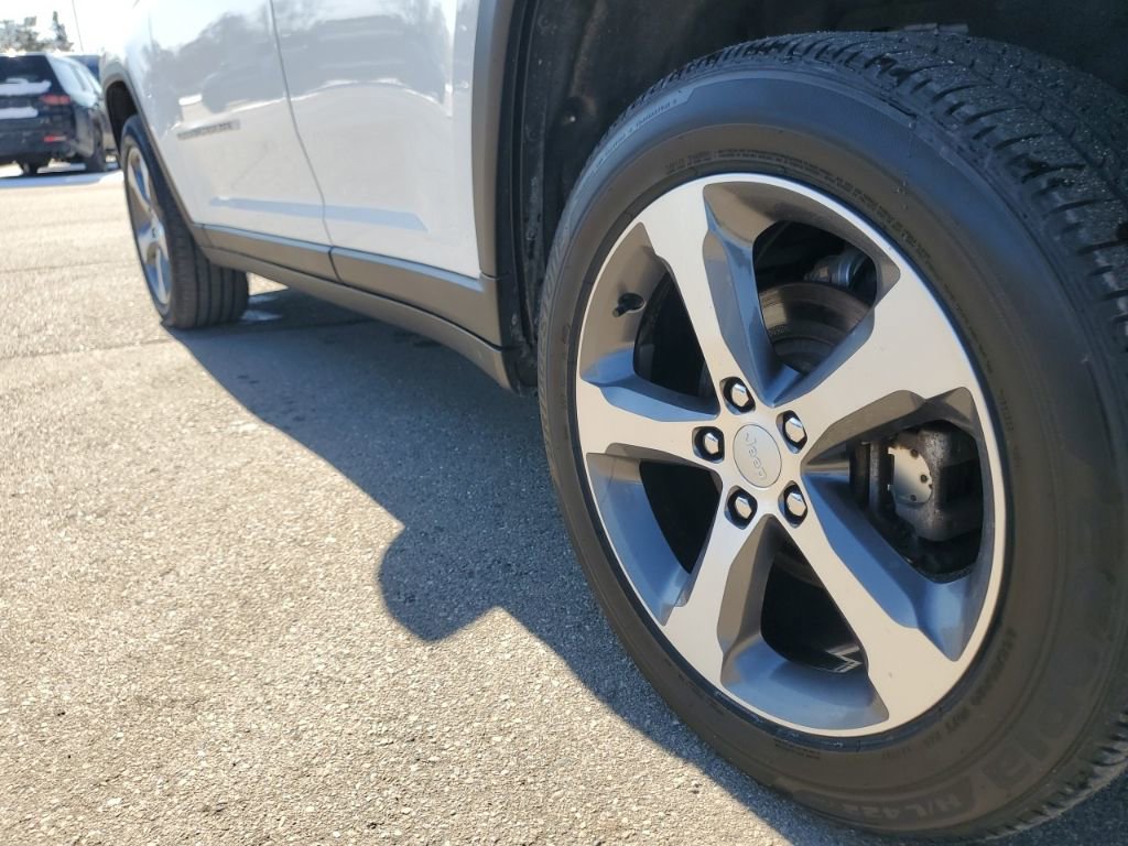 Used 2023 Jeep Grand Cherokee Limited image 35