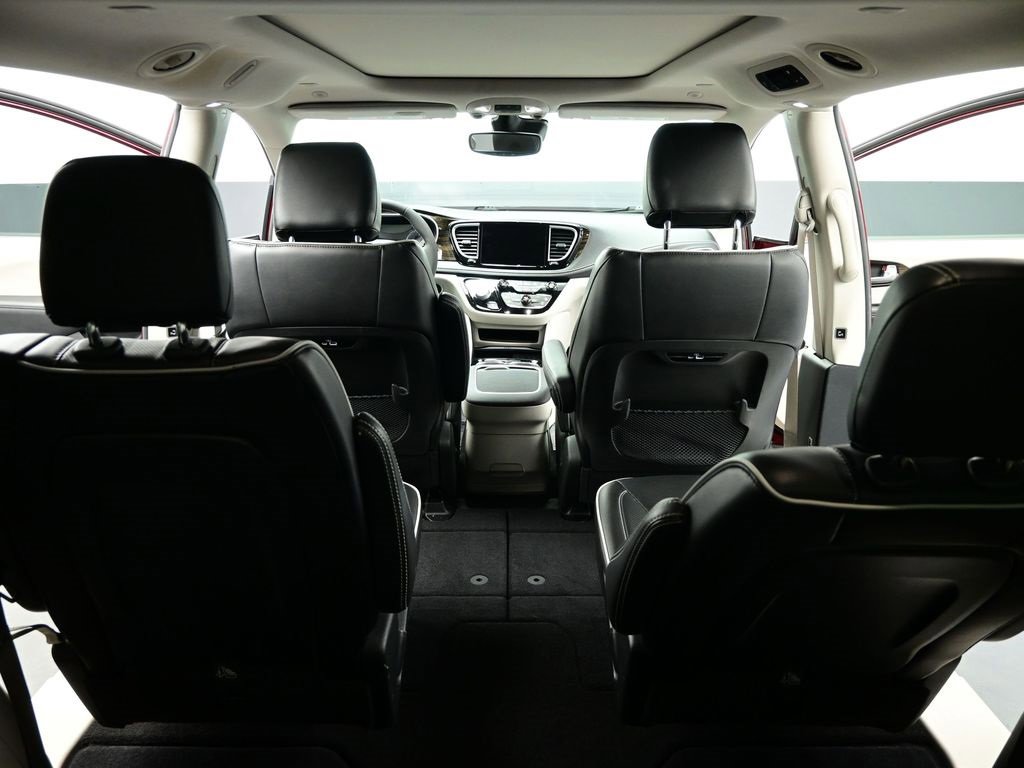 Used 2022 Chrysler Pacifica Limited image 40