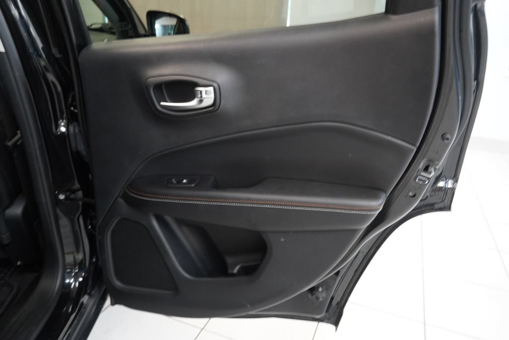 Used 2019 Jeep Compass Latitude w/ Cold Weather Group AWD/4WD image 30