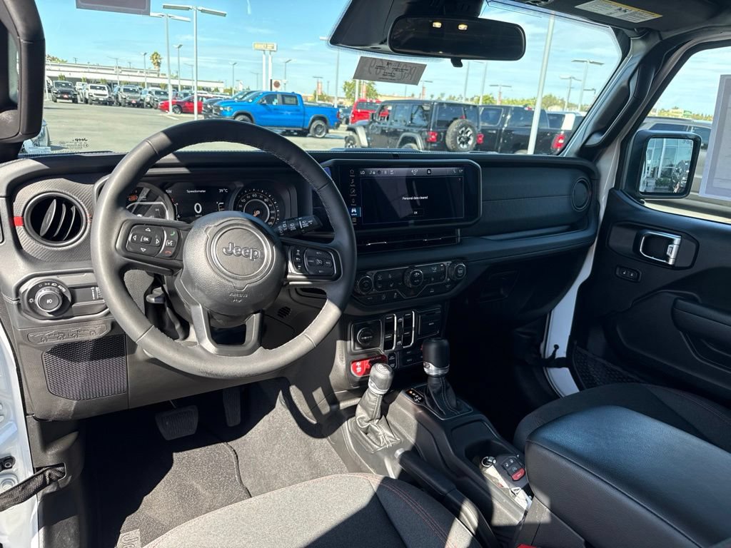 Certified 2025 Jeep Wrangler Unlimited Rubicon w/ Convenience Group AWD/4WD image 16