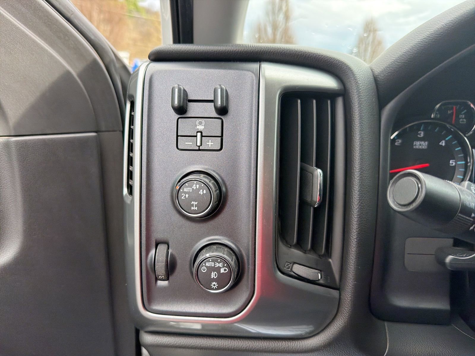 Used 2016 Chevrolet Silverado 1500 LT w/ Max Trailering Package image 17