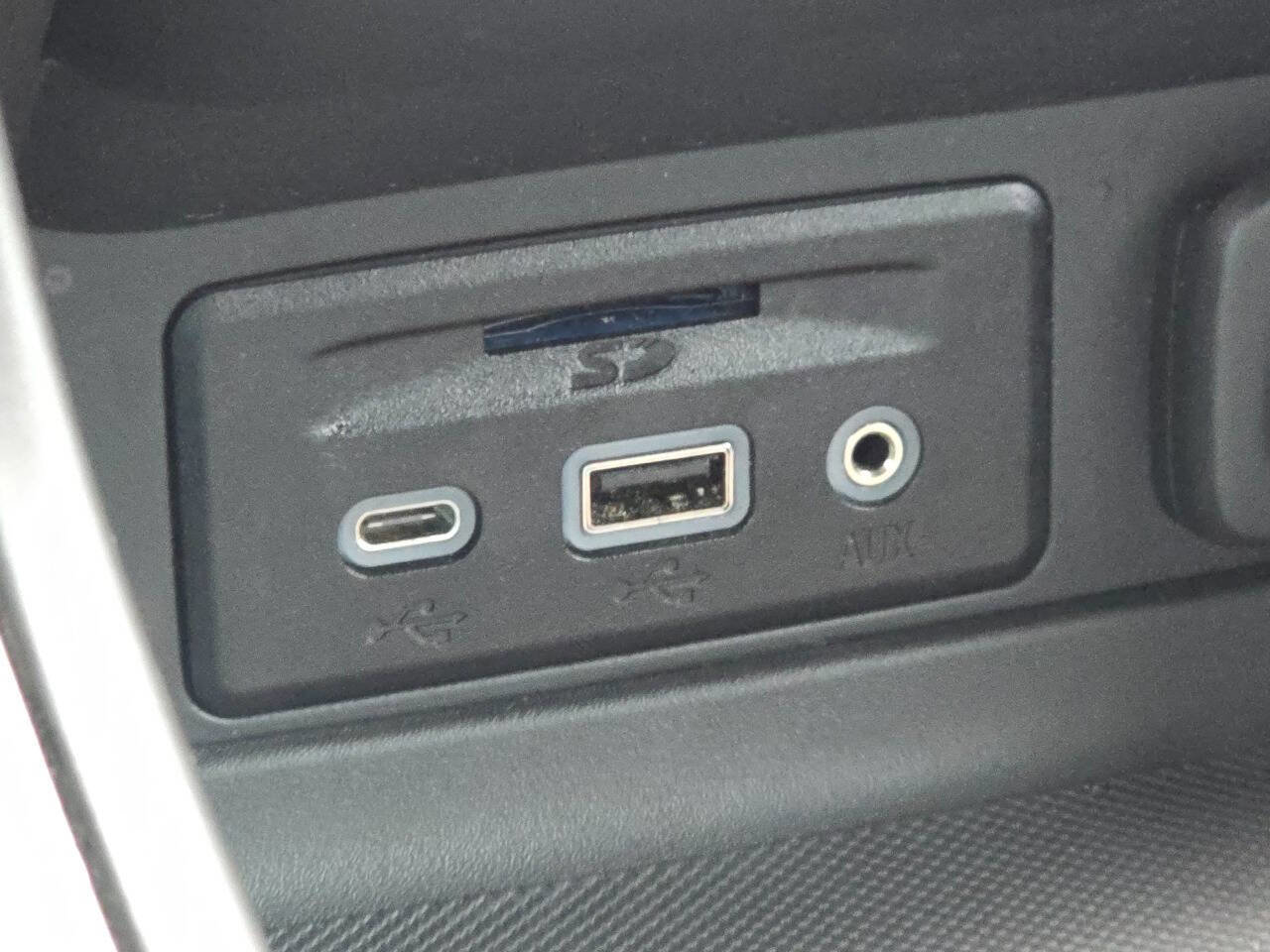 Used 2023 GMC Terrain SLT image 21