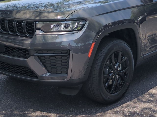 New 2026 Jeep Grand Cherokee Altitude RWD image 9