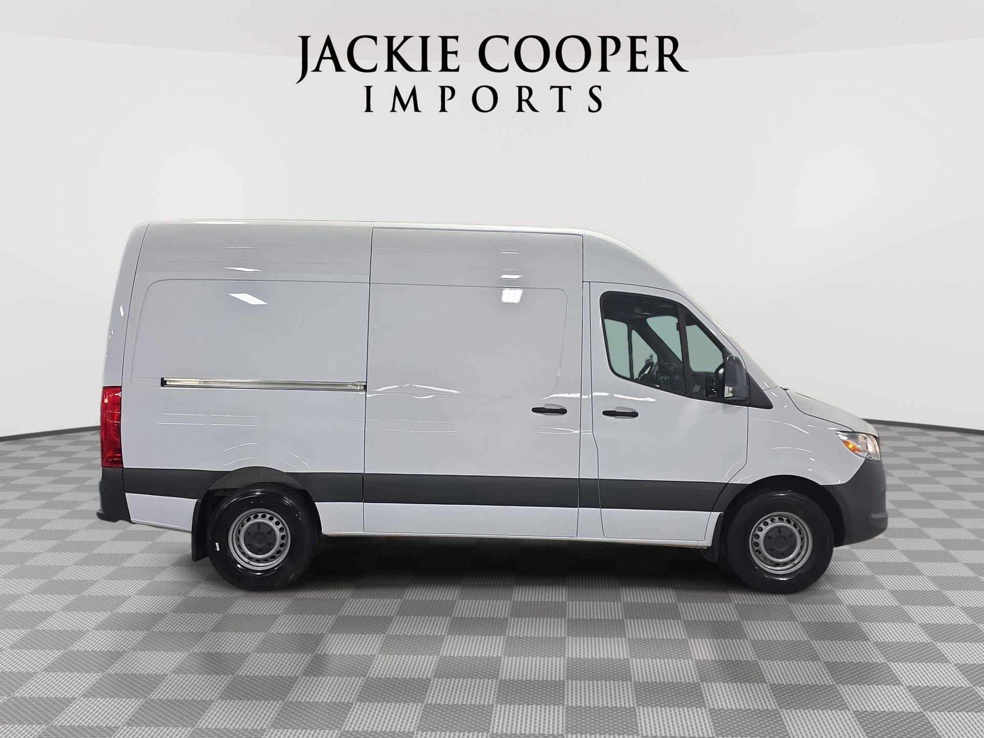 Used 2025 Mercedes-Benz Sprinter 2500 image 4