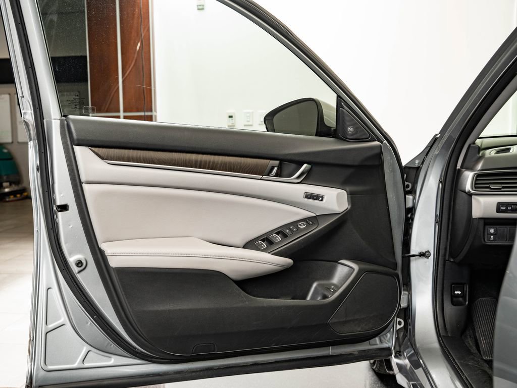 Used 2018 Honda Accord EX-L image 25
