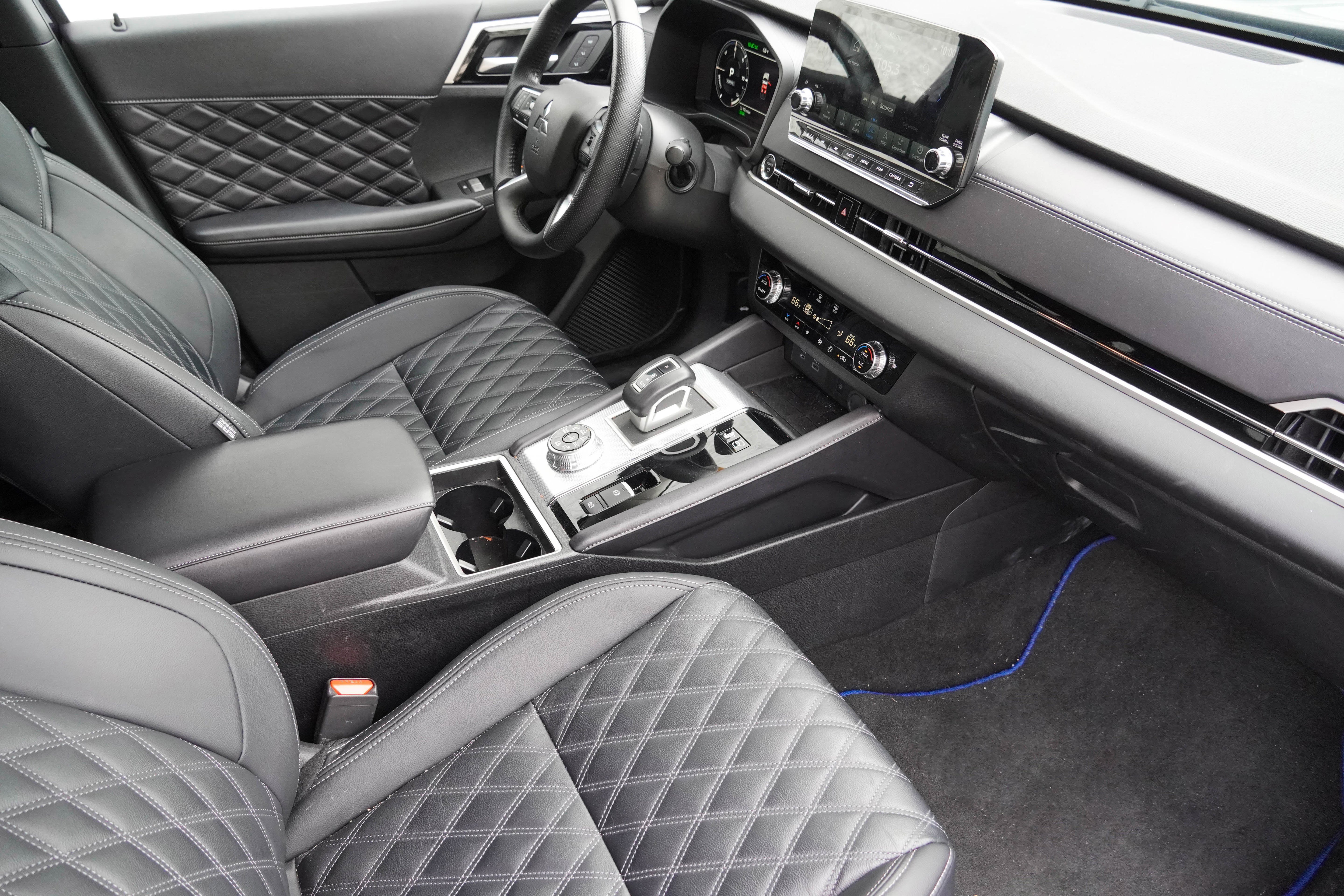 Used 2024 Mitsubishi Outlander 4WD Plug-In Hybrid image 11