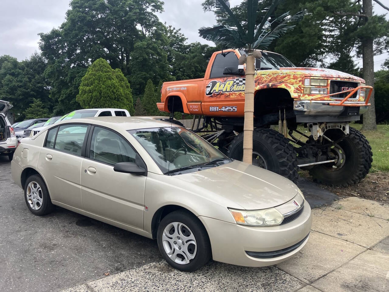 Used 2004 Saturn ION Level 2 FWD image 2