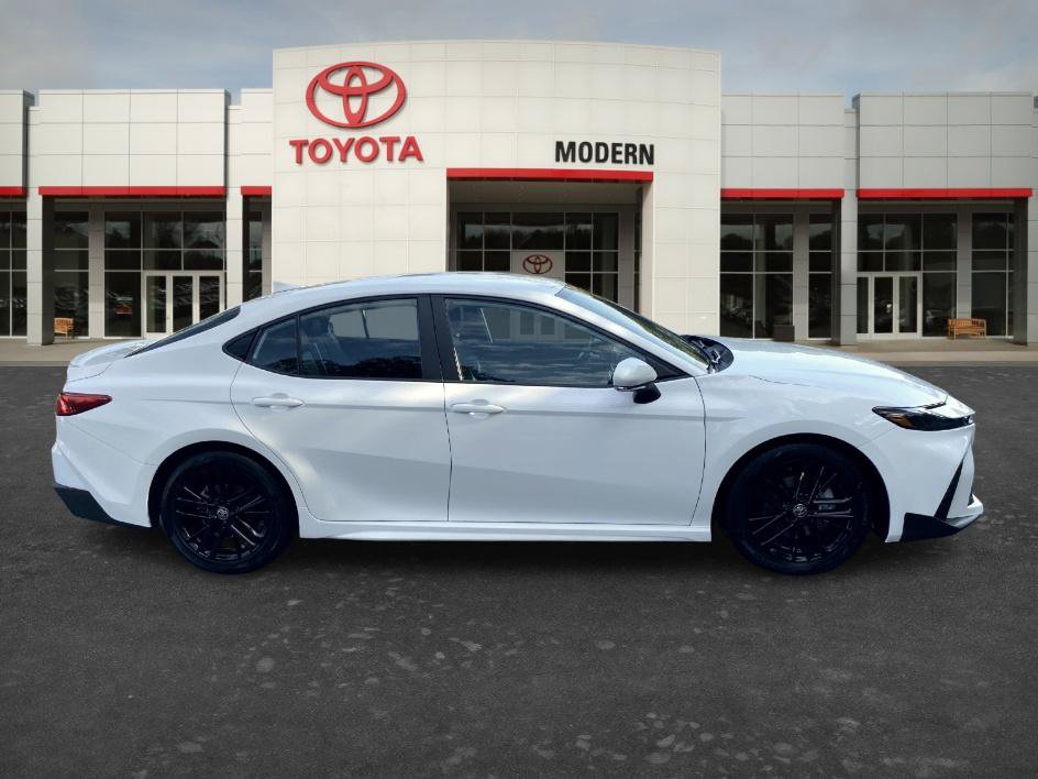 Used 2025 Toyota Camry SE FWD image 4