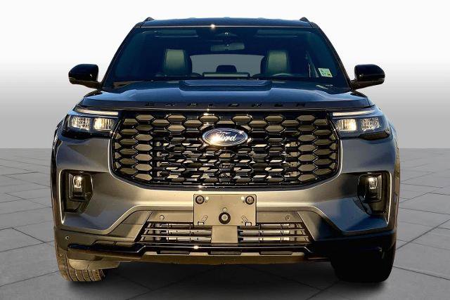 Certified 2025 Ford Explorer ST-Line image 3