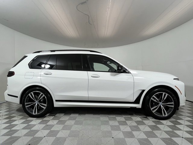 New 2026 BMW X7 M60i image 8