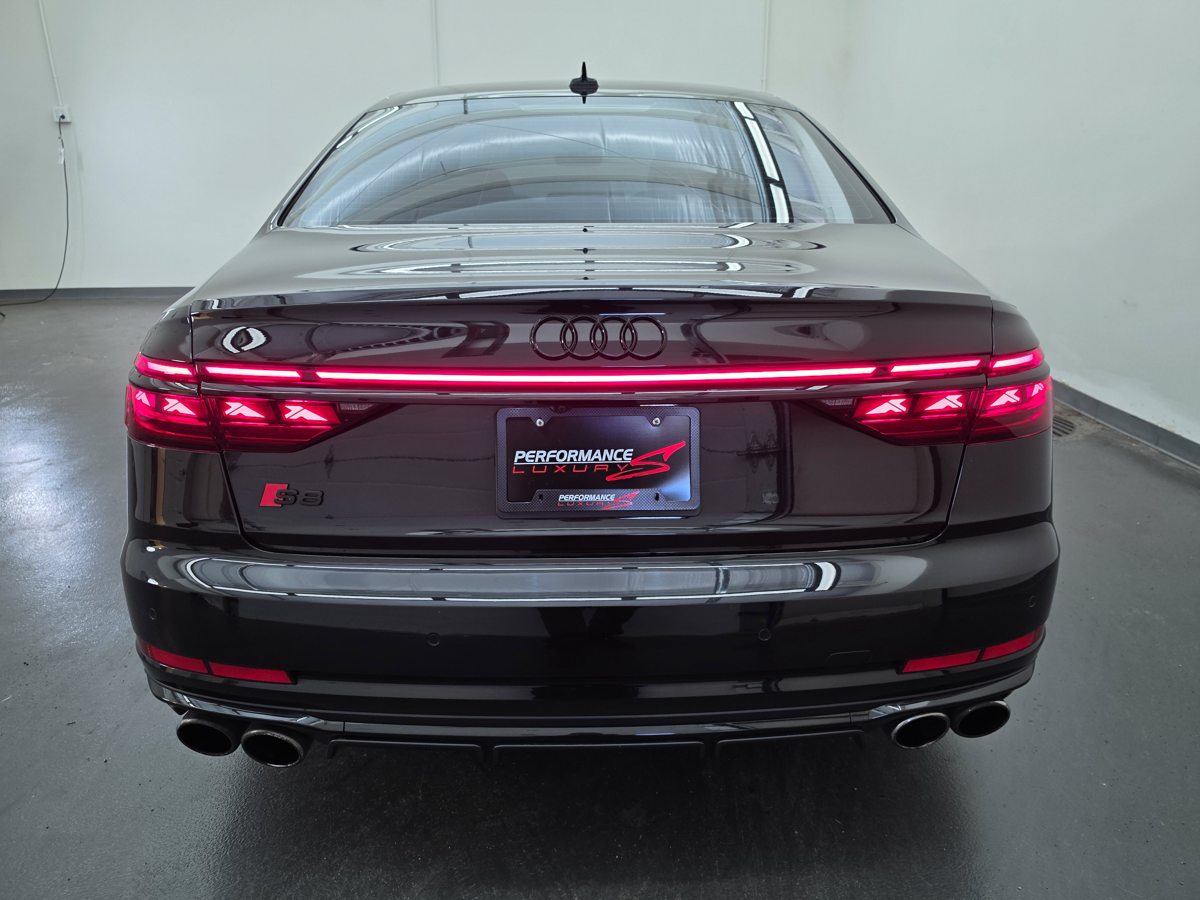 Used 2022 Audi S8 w/ S8 Comfort Plus Package AWD/4WD image 4
