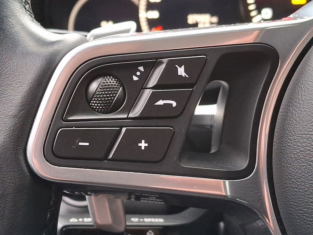 Used 2023 Porsche Cayenne w/ Premium Package image 17