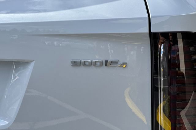 New 2026 Cadillac Vistiq Luxury w/ LPO, Floor Liner Package image 27