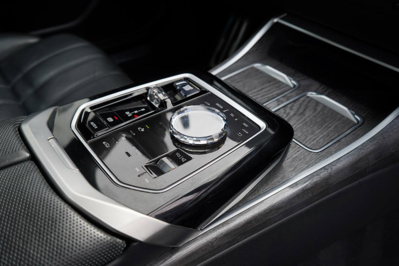 Used 2023 BMW 760i xDrive w/ Executive Package image 76